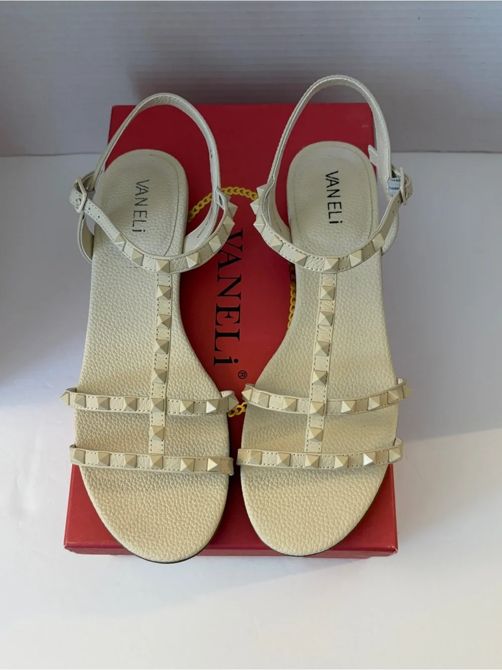 Vaneli Brunel Leather Sandals Bone Cream Studded T-Strap SZ 9 M Women's EUC EX